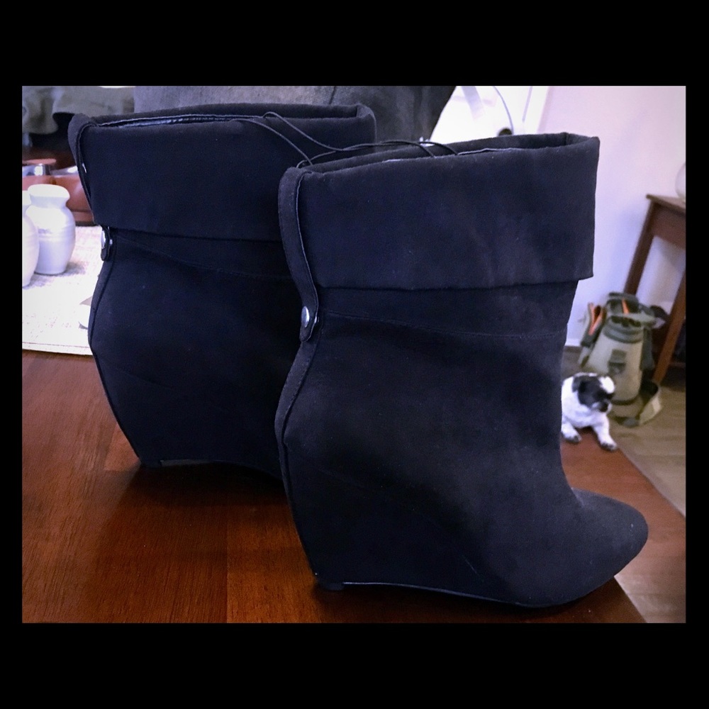 Express black wedge suede booties